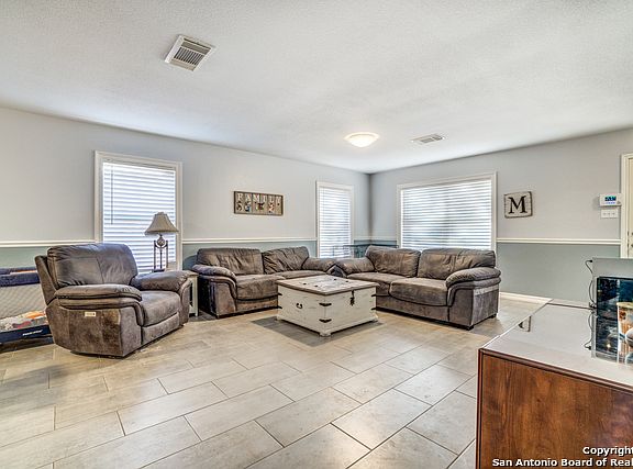 5th image of 15842 Walnut Creek Dr