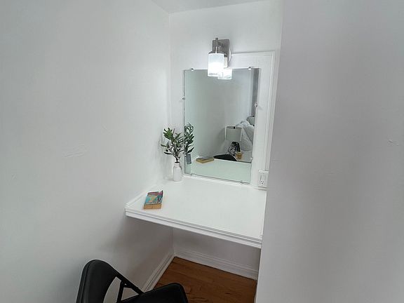5th image of 7944 Blackburn Ave #6