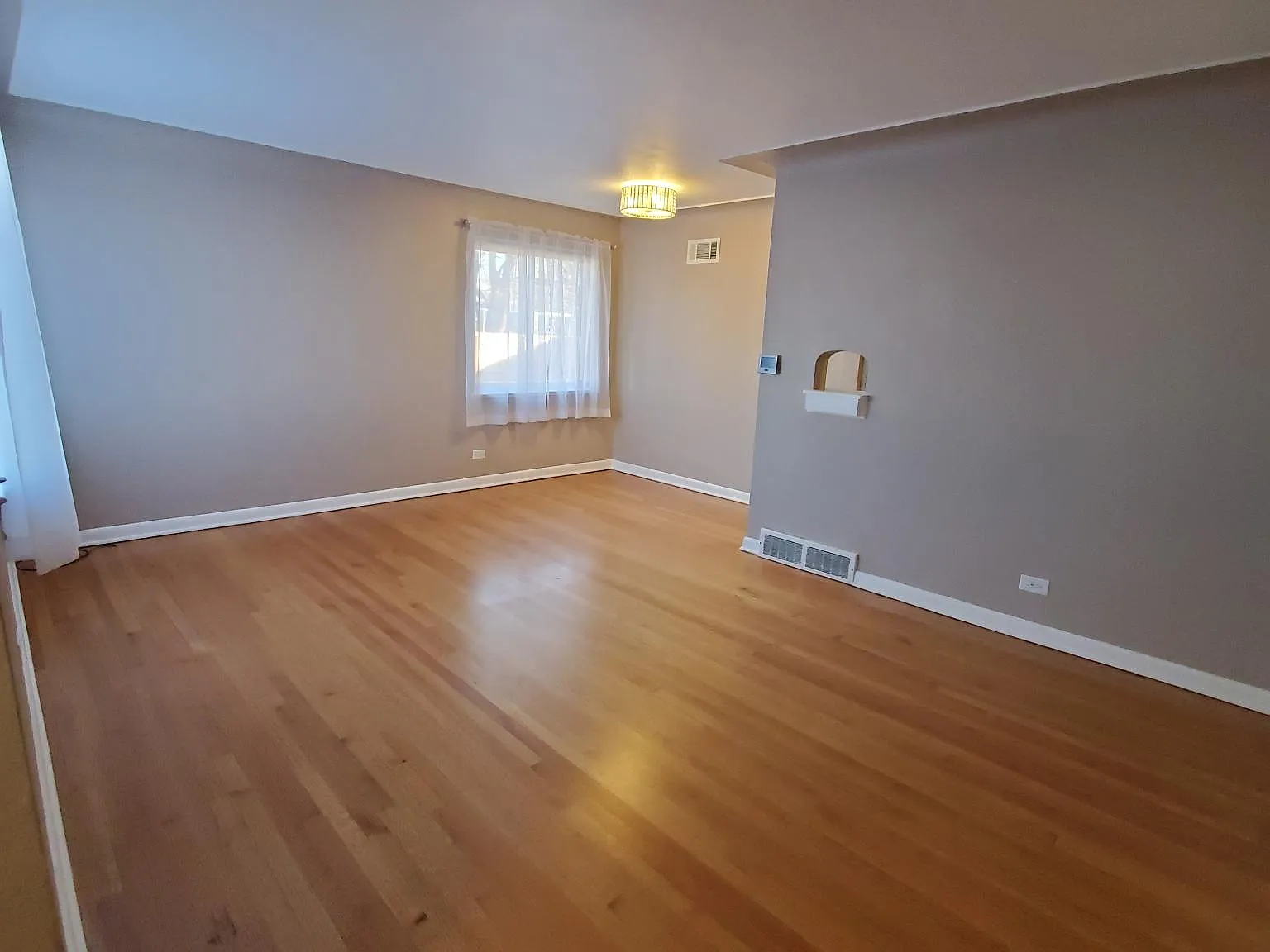 4 bed, 1710 sqft, $3,200 — Photo 2