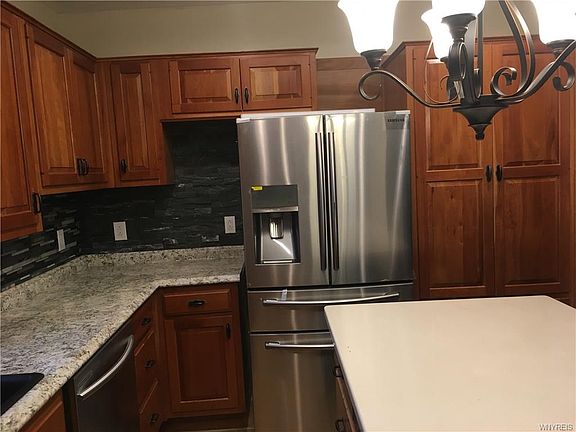 5th image of 81 Richfield Ave