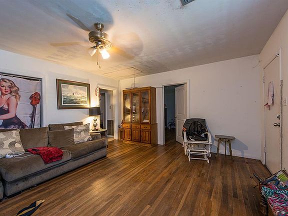 3rd image of 4016 Avenue O