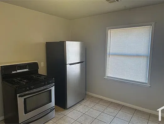 2 bed, 884 sqft, $1,075 — Photo 2