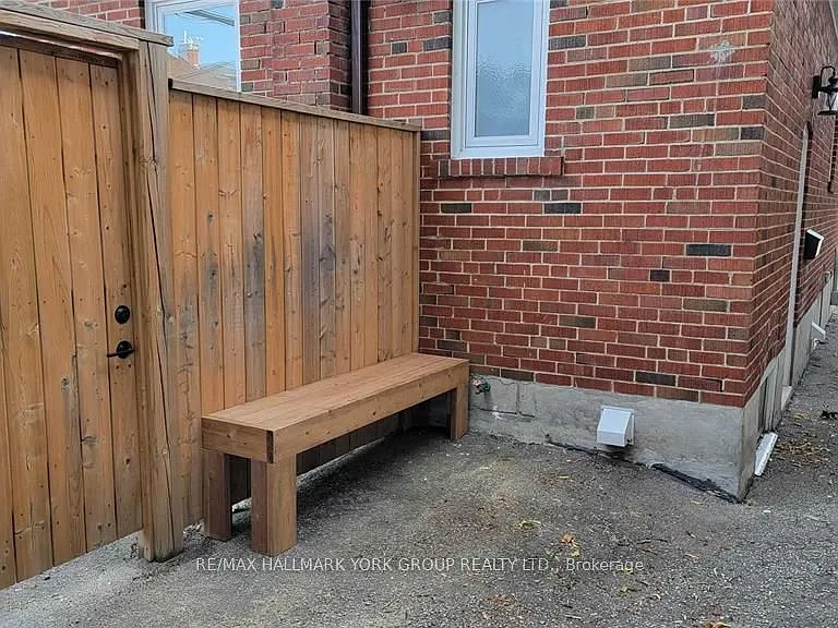 2 Coates Ave #LOWER — Photo 25