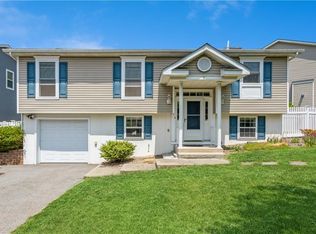 2 Wimbledon Ct, White Plains, NY 10607