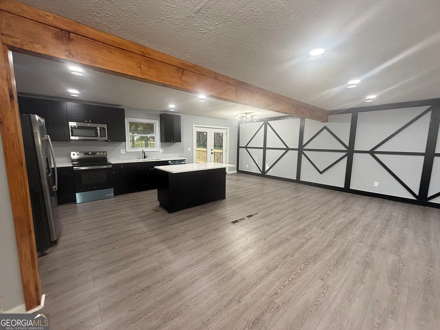 4 bed, 3.0 bath, 1898 sqft, $2,100 — Photo 3
