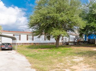 7607 Edward Tarin Dr, Elmendorf, TX 78112