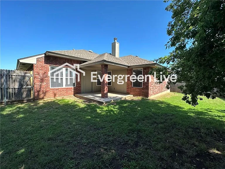 1613 Tara Dr — Photo 3