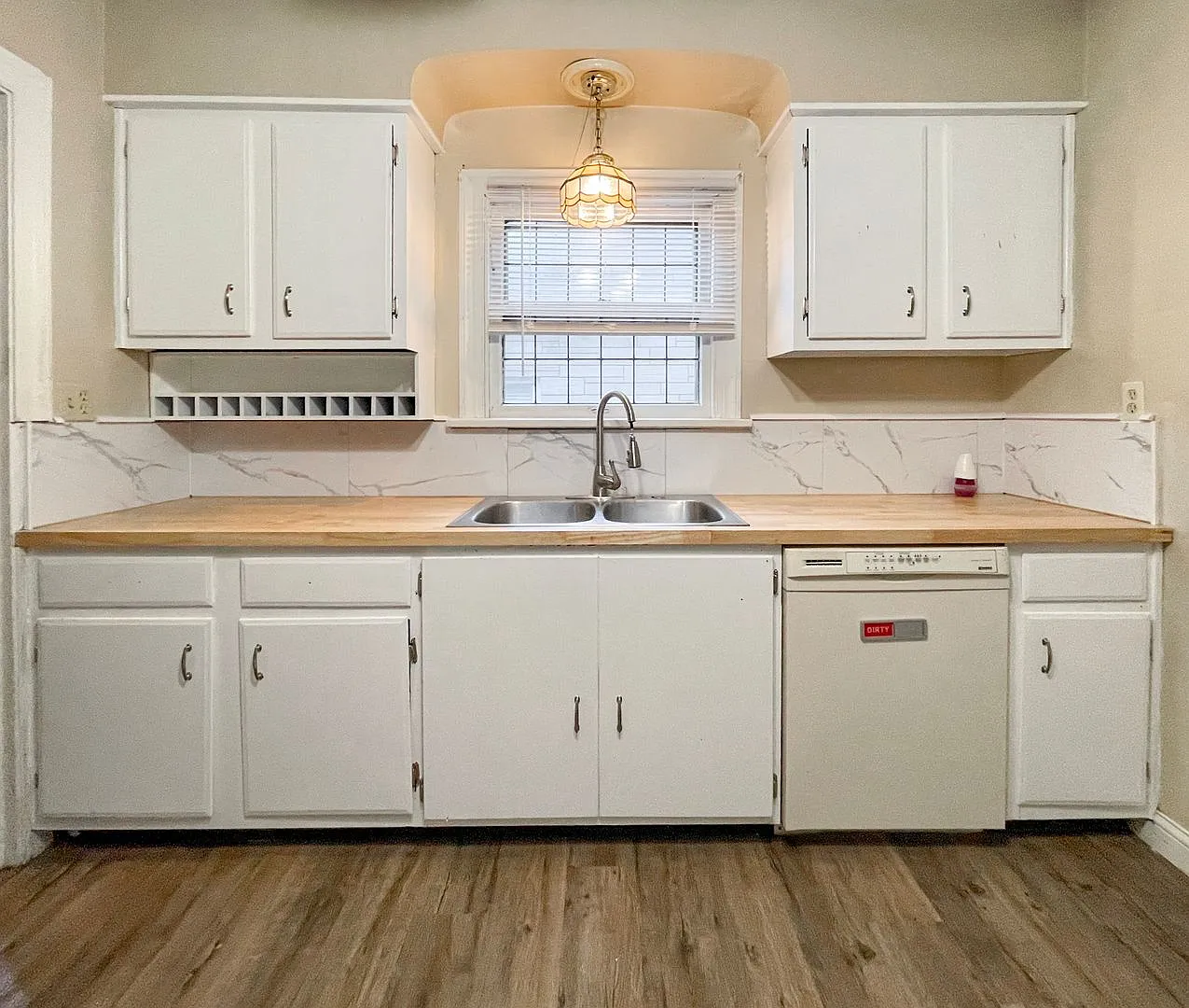 Large, 5 bedroom Home with wood flooring and updated bathroom, close to campus with a fenced yard... — Photo 1