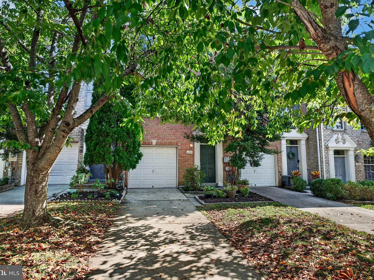 3 bed, 2.5 bath, 1680 sqft, $3,200 — Photo 2