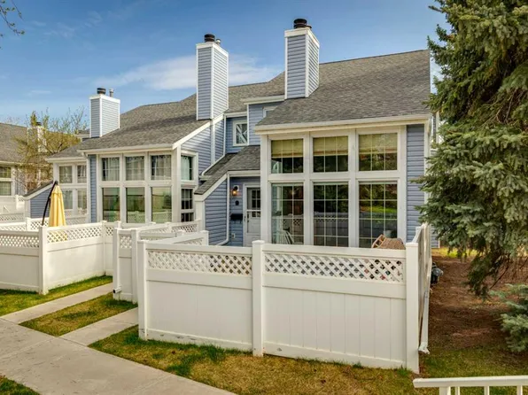 28 SE Berwick Cres NW #57, Calgary, AB T3K 1Y7