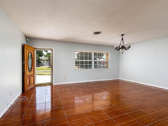 3rd image of 2835 64th Ave S