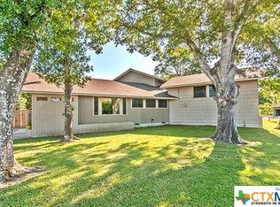 603 S Gilbert St, Edna, TX 77957