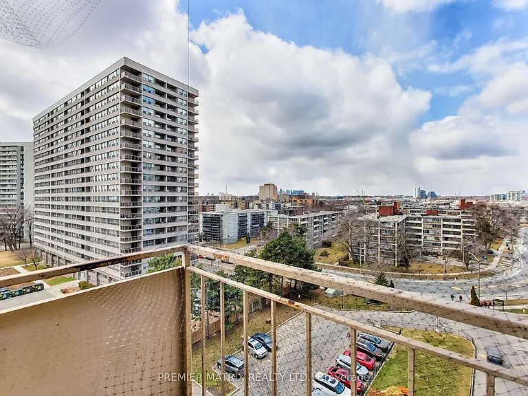 65 Thorncliffe Park Dr #907 — Photo 3