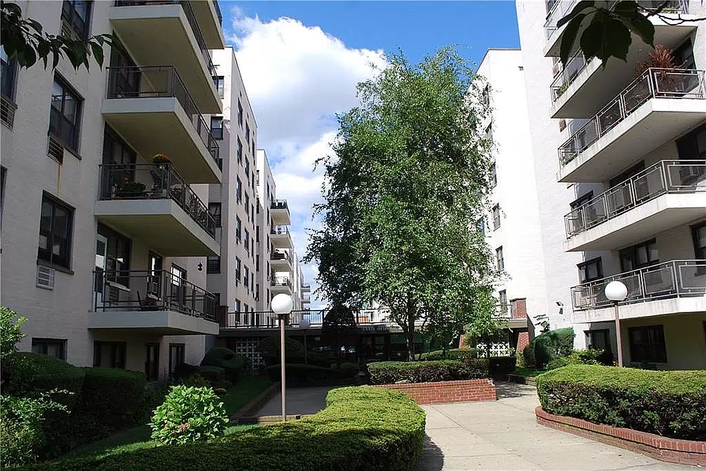 3090 Voorhies Ave APT 4G, Brooklyn, NY 11235 | Zillow