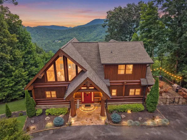 495 Overlook Rd, Blue Ridge, GA 30513