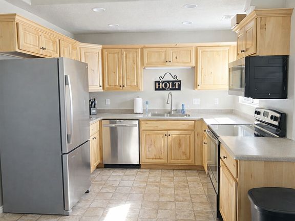 4th image of 467 S 2550th St W APT 3