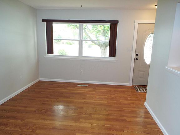 4th image of 915 Kingsdale Ct