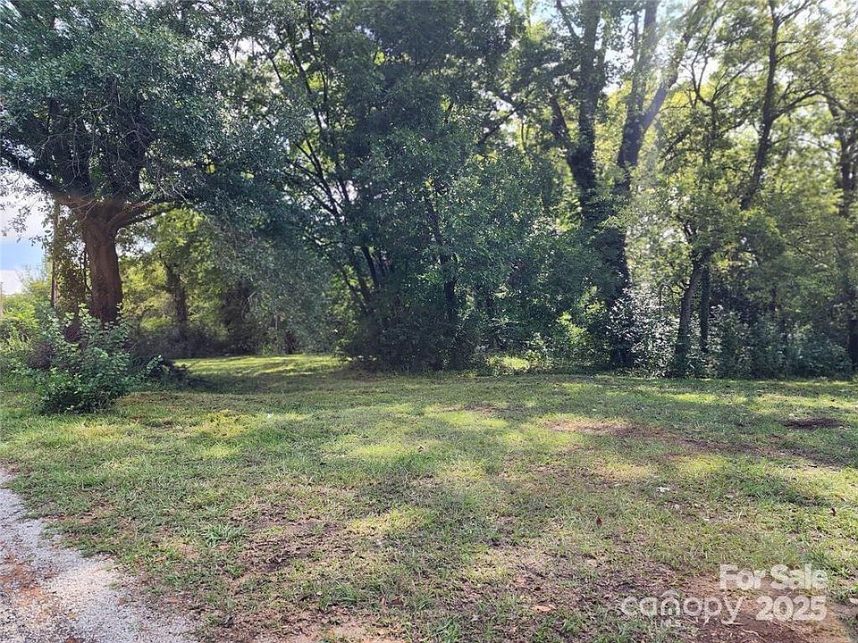 2nd image of 1069 Roberts Dr
