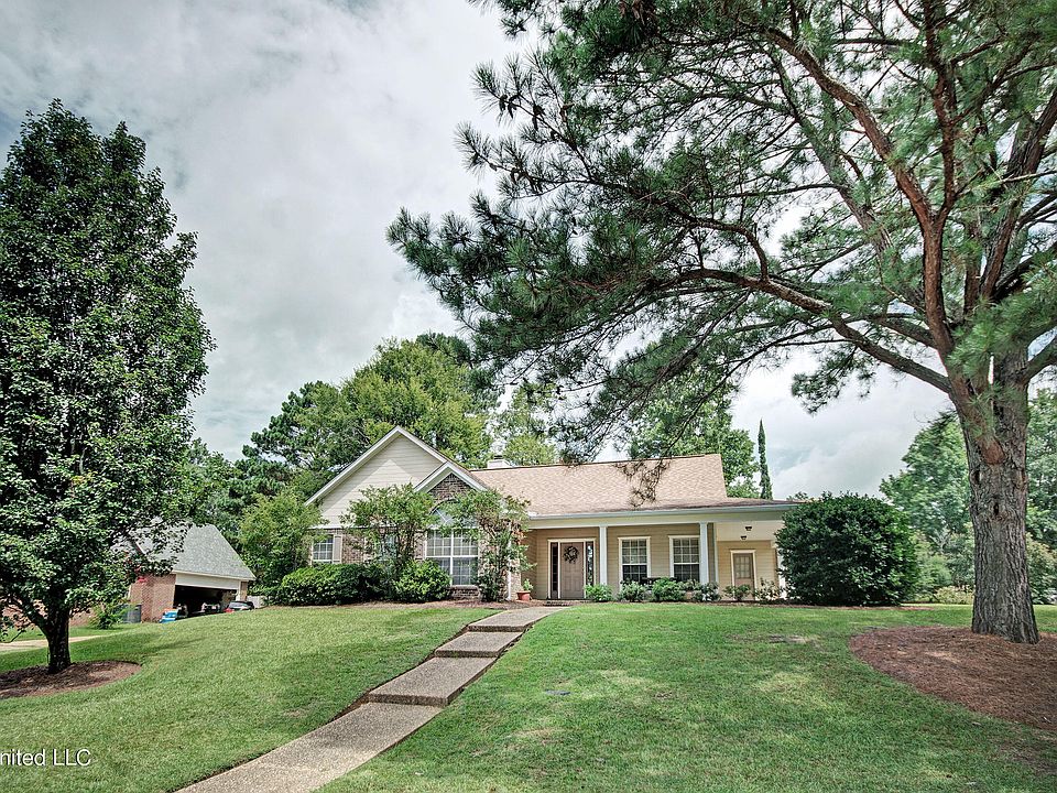 1st image of 208 Woodlands Green Dr
