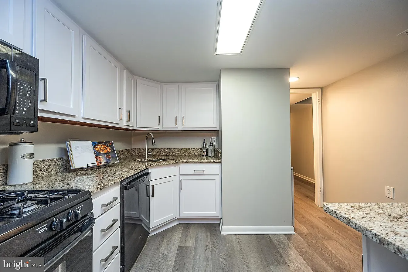 2 bed, 956 sqft, $2,750 — Photo 3