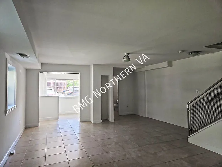 1127 N Stuart St #1 — Photo 4