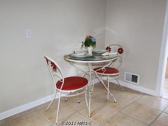 3rd image of 309 Rollins St