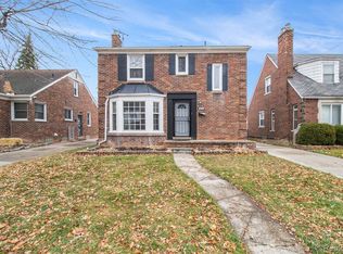 5984 Hillcrest St, Grosse Pointe, MI 48236
