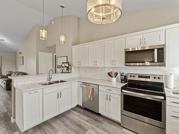 3rd image of 1557 Sadler Dr