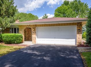 18433 Olde Farm Rd, Lansing, IL 60438