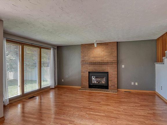 4th image of 3310 S Melissa Dr