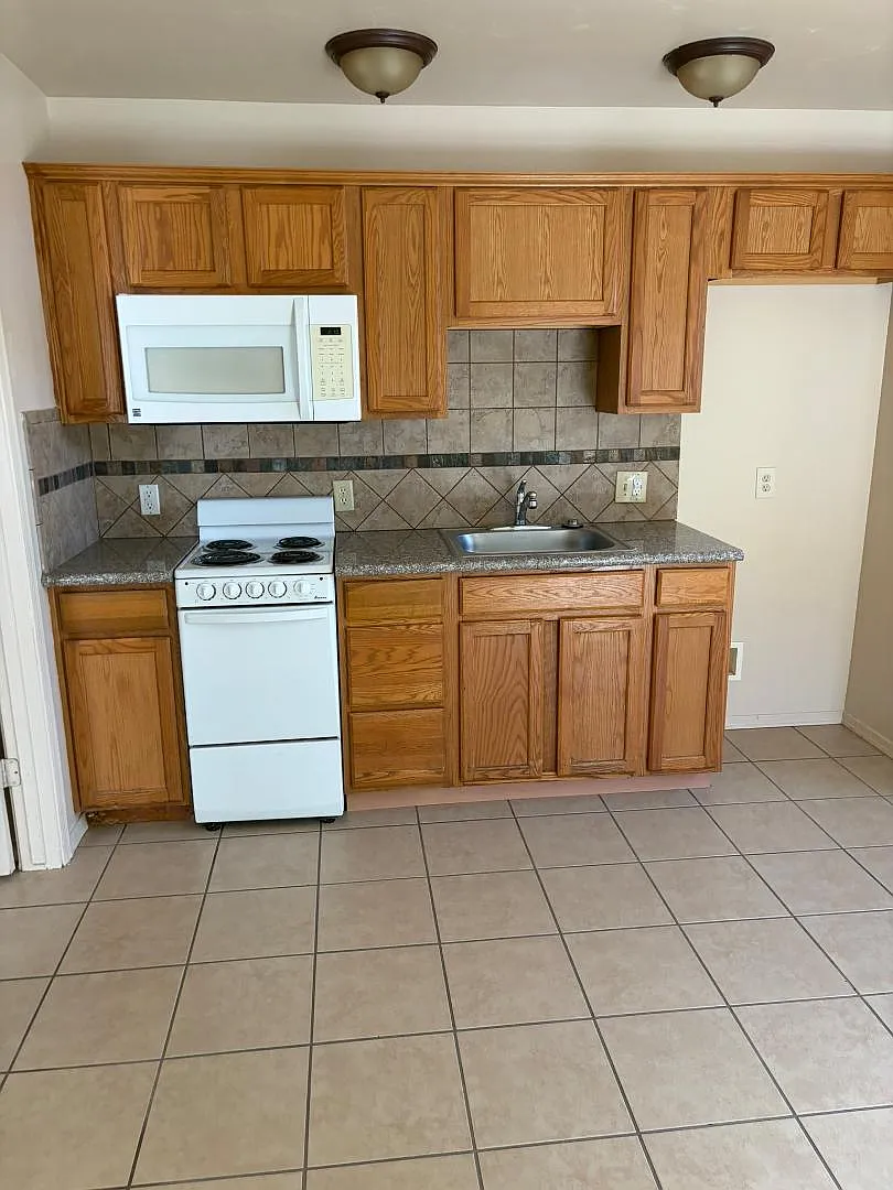 1140 Avalon Ave - 103 — Photo 4