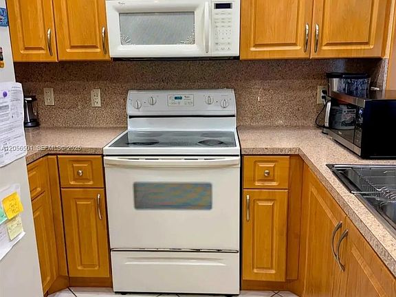 3rd image of 3545 NE 167th St APT 408