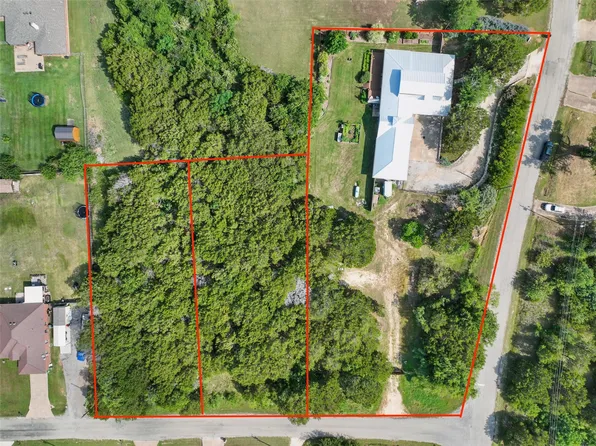 1305 W Chippewa Trl, Granbury, TX 76048