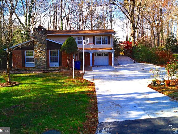 2nd image of 3220 Amberley Ln