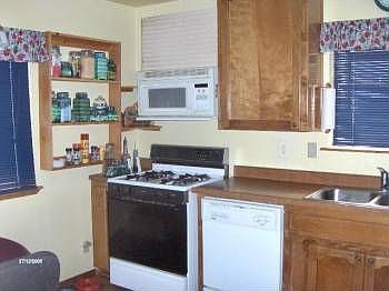 4th image of 687-785 Juniper Way