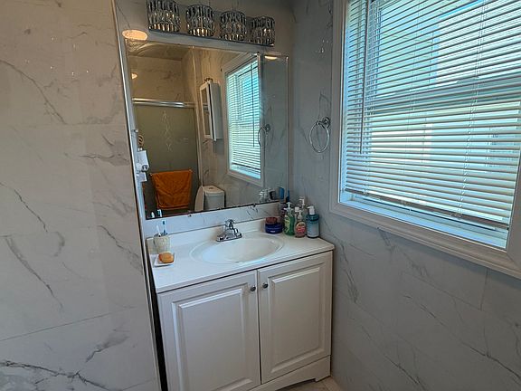 5th image of 730 Boston St Floor 2