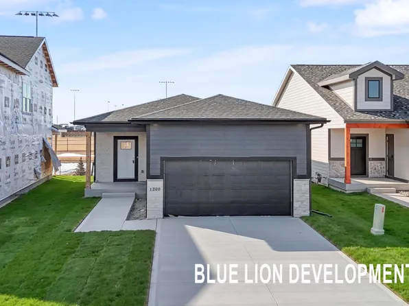 1200 NW Sproul Dr, Waukee, IA