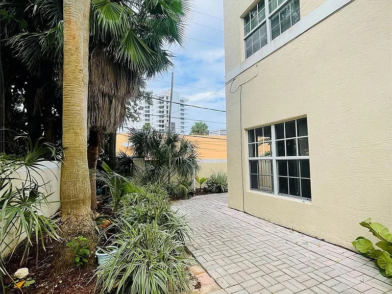 2605 Bay Dr — Photo 8