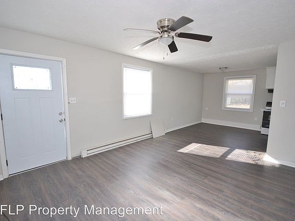 3rd image of 146A S Oak Dr