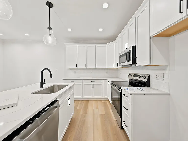 149 Luke Ct — Photo 11
