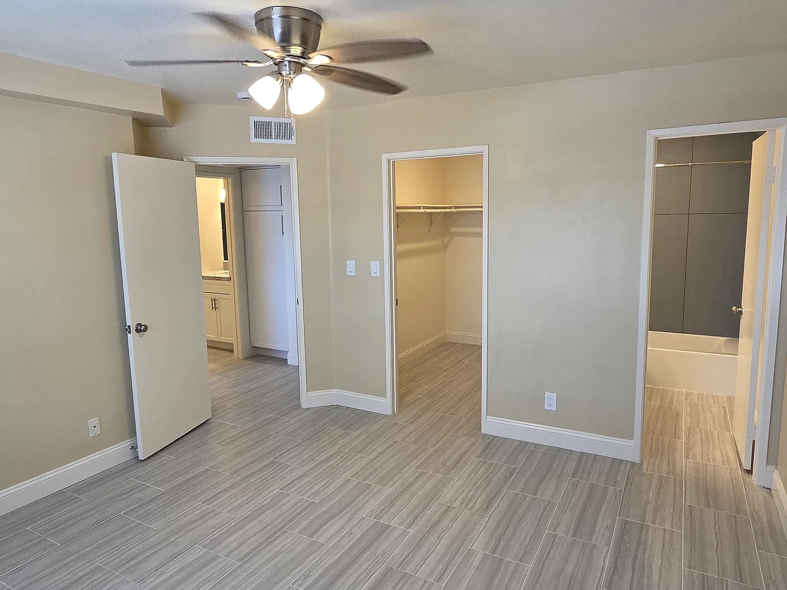 2 bed, 1000 sqft, $3,500 — Photo 4