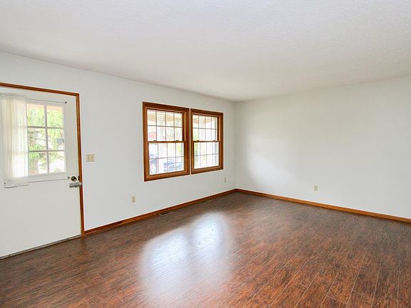 3rd image of 960 Toulon Ave