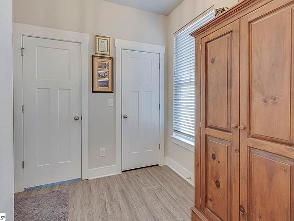 5th image of 12 Creekhaven Ln