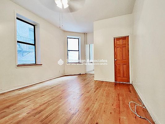 4th image of 3133 Broadway #C