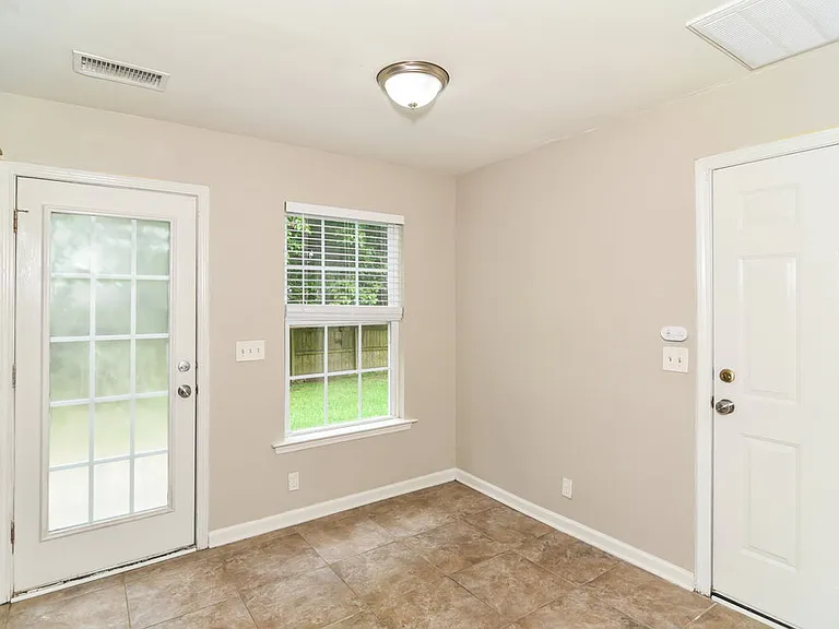 145 Lyndhurst Dr — Photo 7