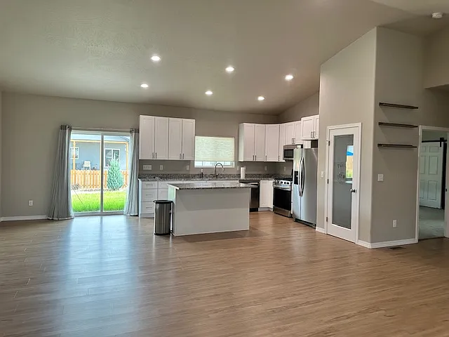 1612 E Downey Ave — Photo 6