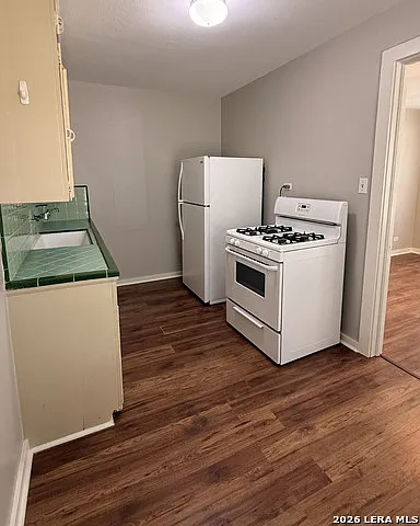 203 E Rosewood Ave #1 — Photo 5