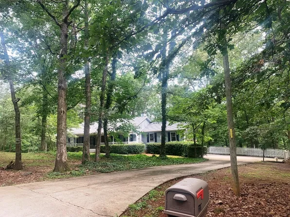 931 Singing Hills Dr, Clarkesville, GA 30523