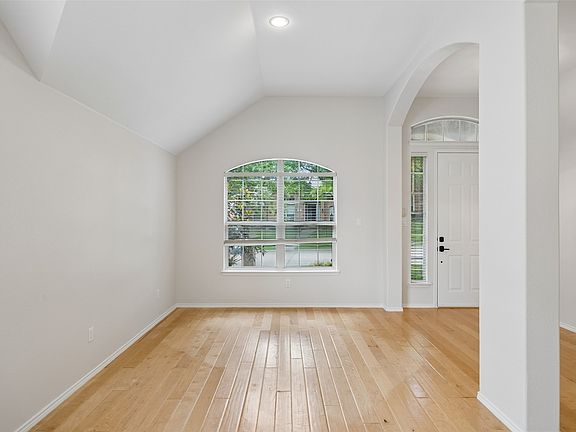 4th image of 2037 Saint Ives Dr