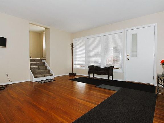 5th image of 258 Kingston Dr